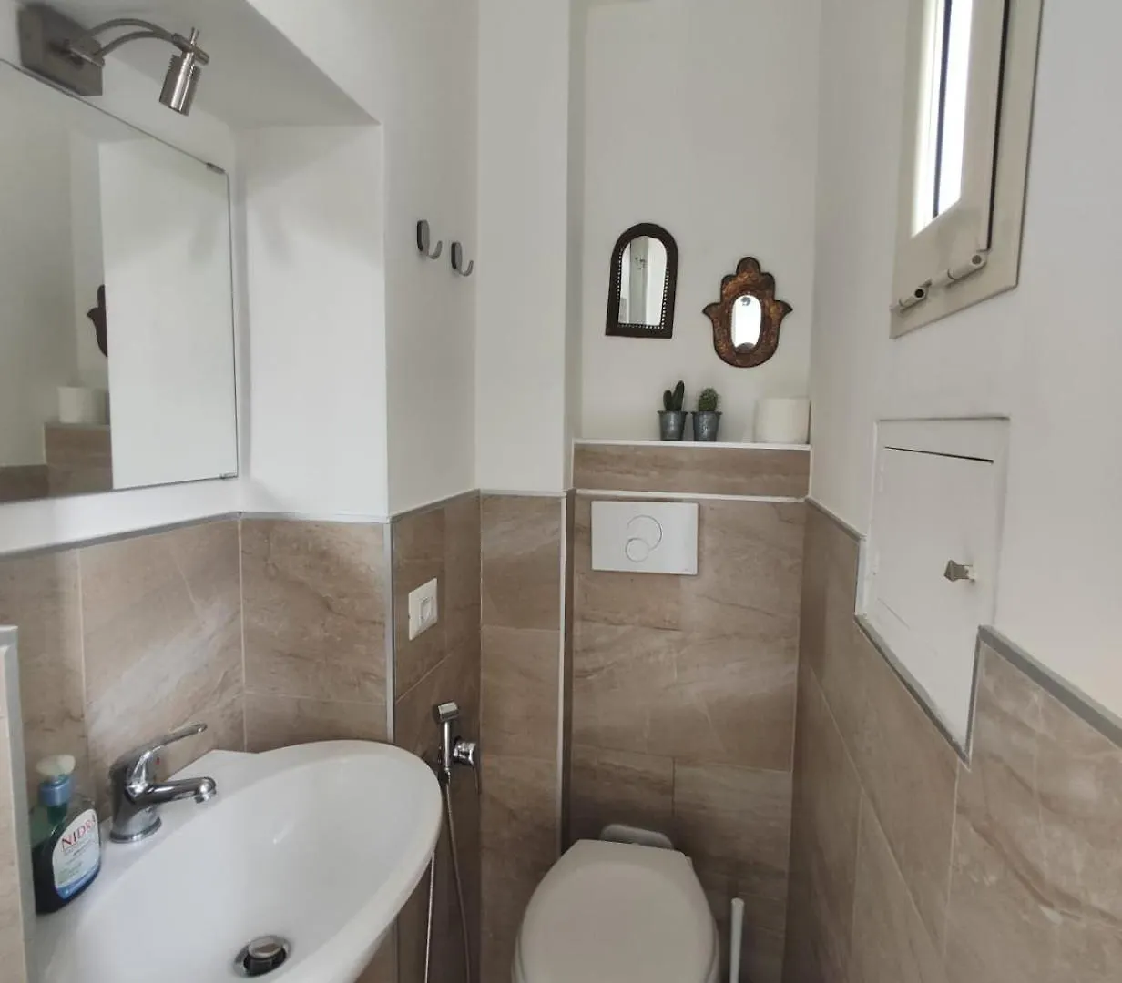 Don Carlo City Center Apt Napoli 0*,  Italia